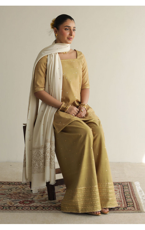 GOLDEN YELLOW Outfit